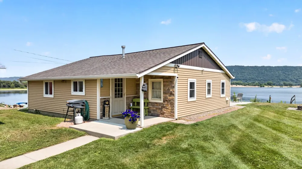 67480 County Road 76 Wabasha, MN 55981