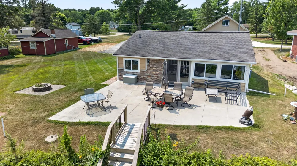 67480 County Road 76 Wabasha, MN 55981