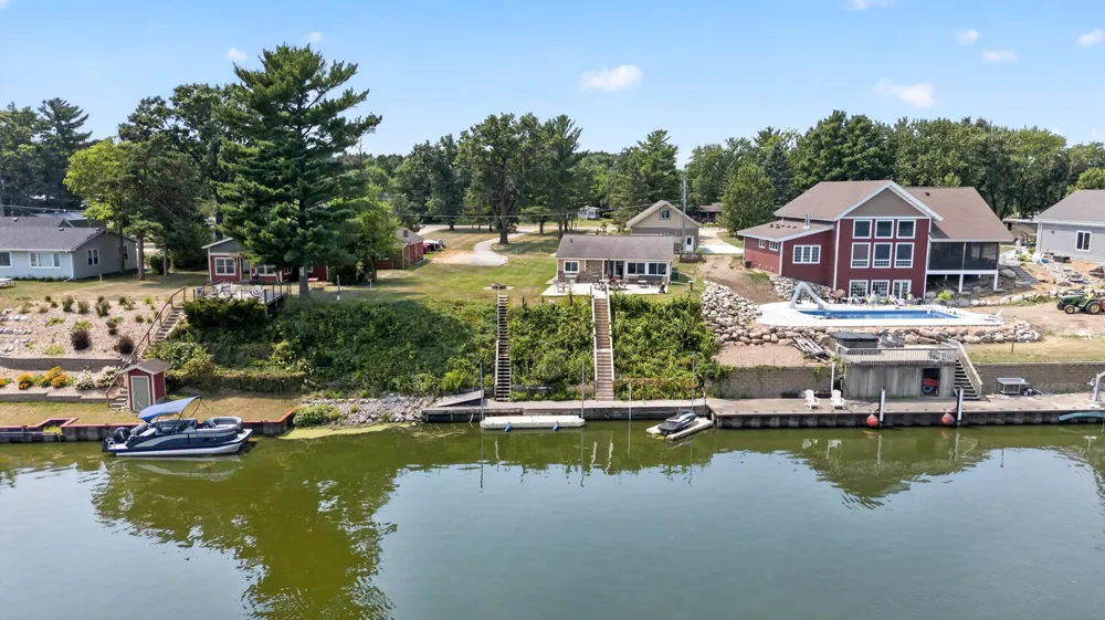 67480 County Road 76 Wabasha, MN 55981