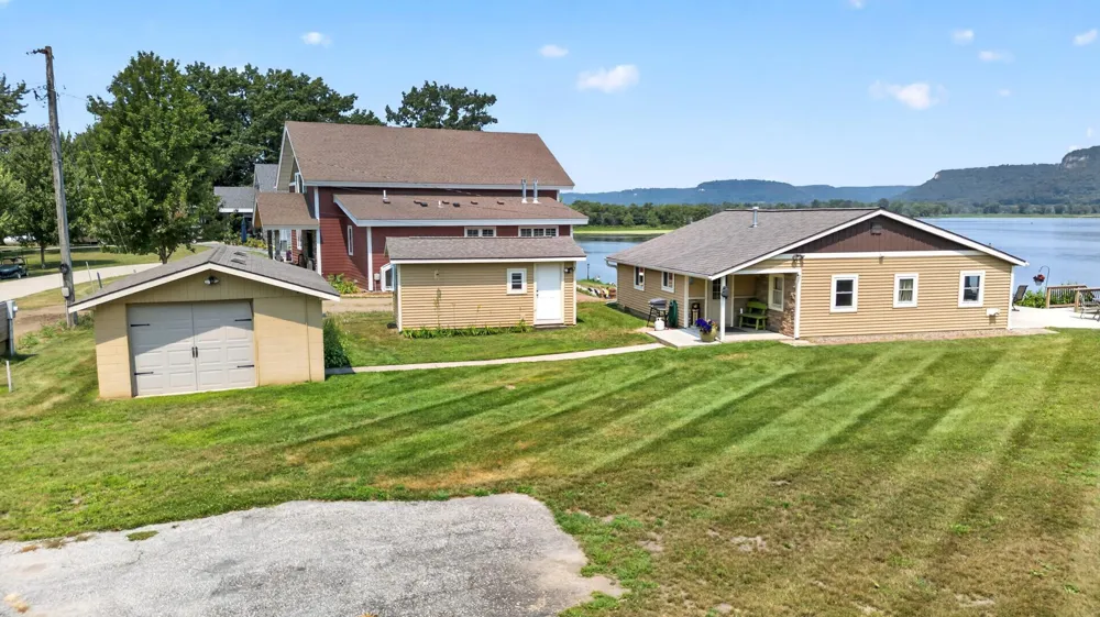 67480 County Road 76 Wabasha, MN 55981