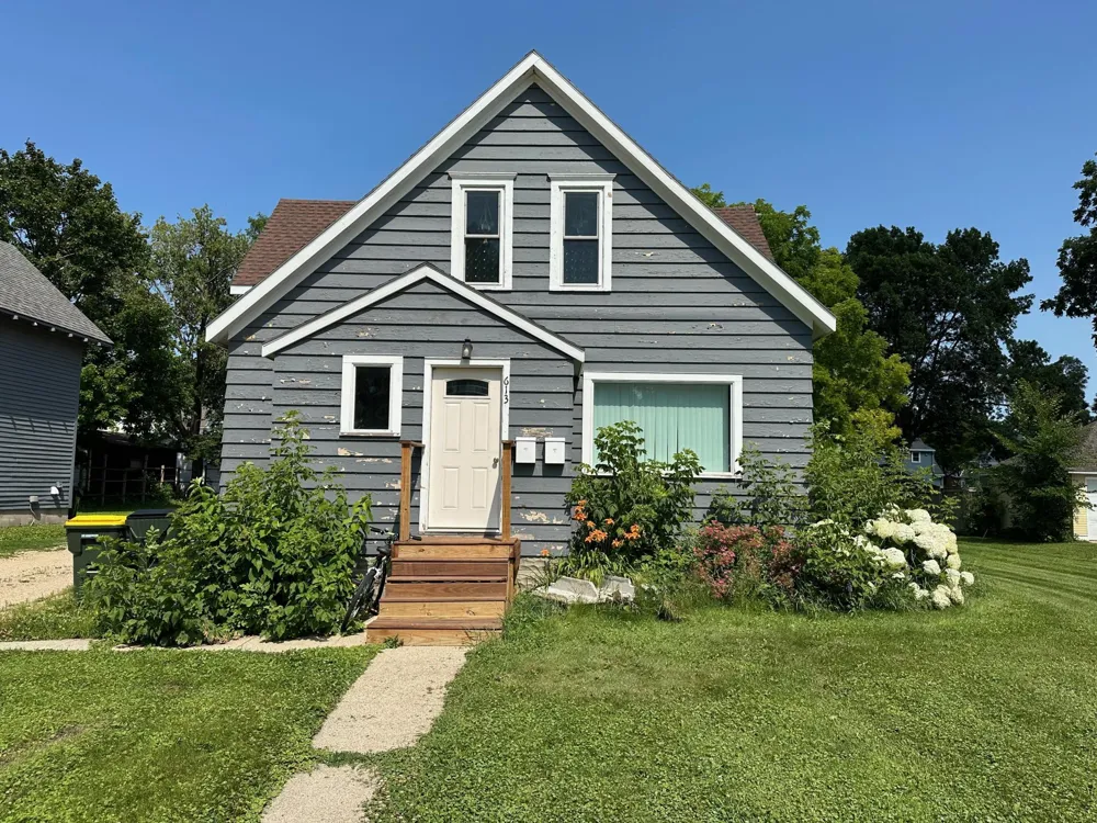 613 3rd Street SW #upstairs #2 Willmar, MN 56201
