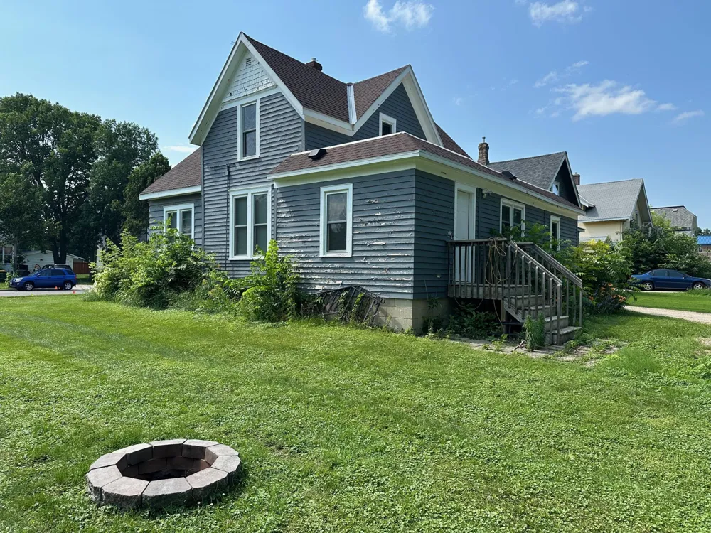 613 3rd Street SW #upstairs #2 Willmar, MN 56201