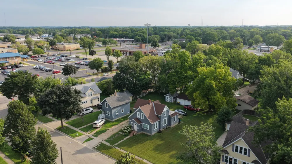 613 3rd Street SW #upstairs #2 Willmar, MN 56201