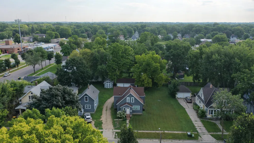 613 3rd Street SW #upstairs #2 Willmar, MN 56201