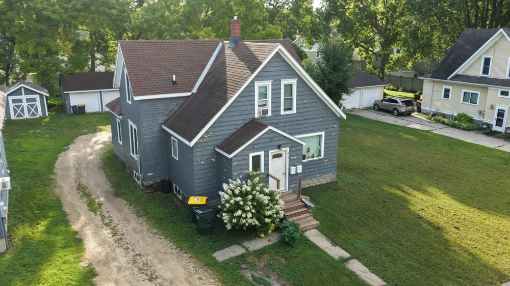 613 3rd Street SW #upstairs #2 Willmar, MN 56201
