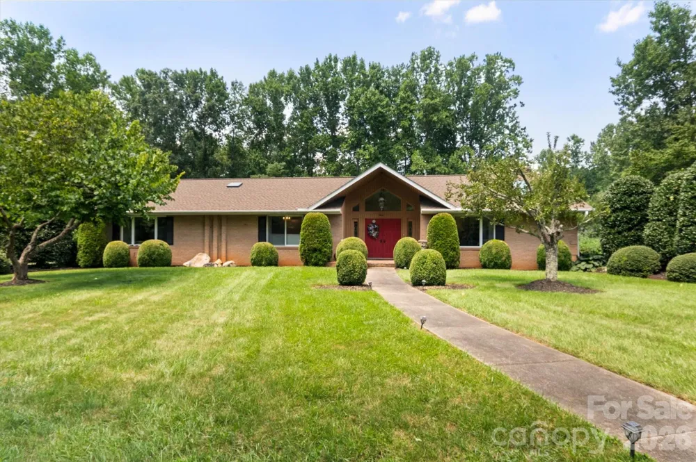 12 Highlander Lane Hendersonville, NC 28792
