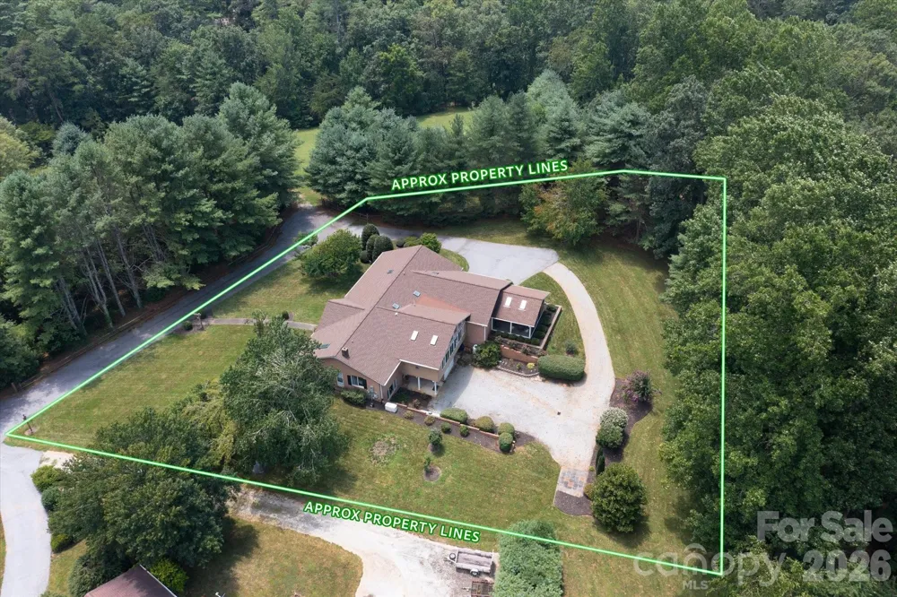 12 Highlander Lane Hendersonville, NC 28792
