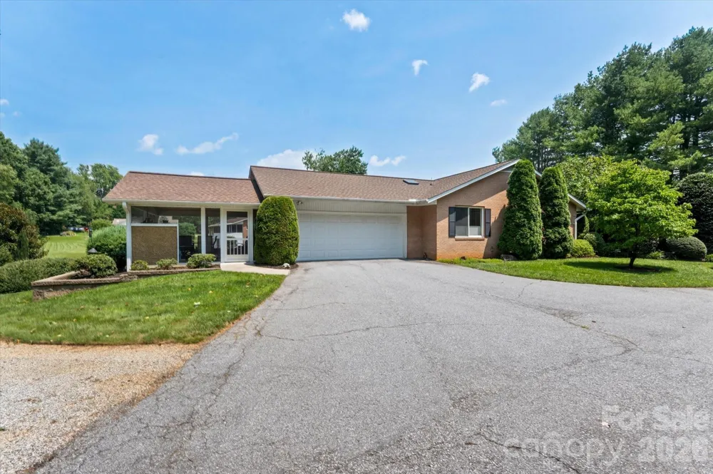 12 Highlander Lane Hendersonville, NC 28792