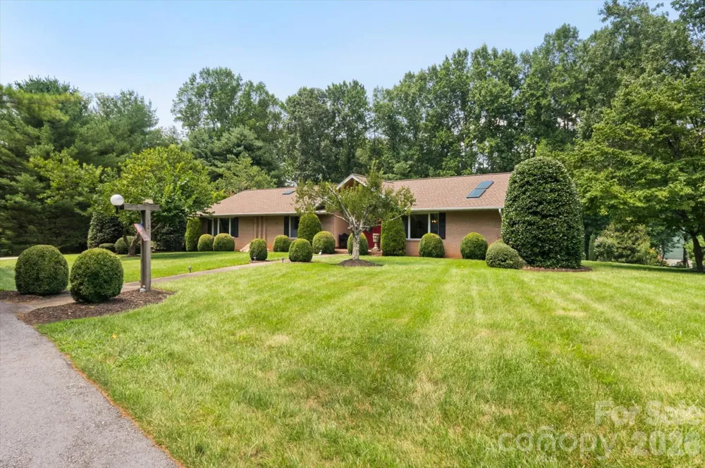 12 Highlander Lane Hendersonville, NC 28792