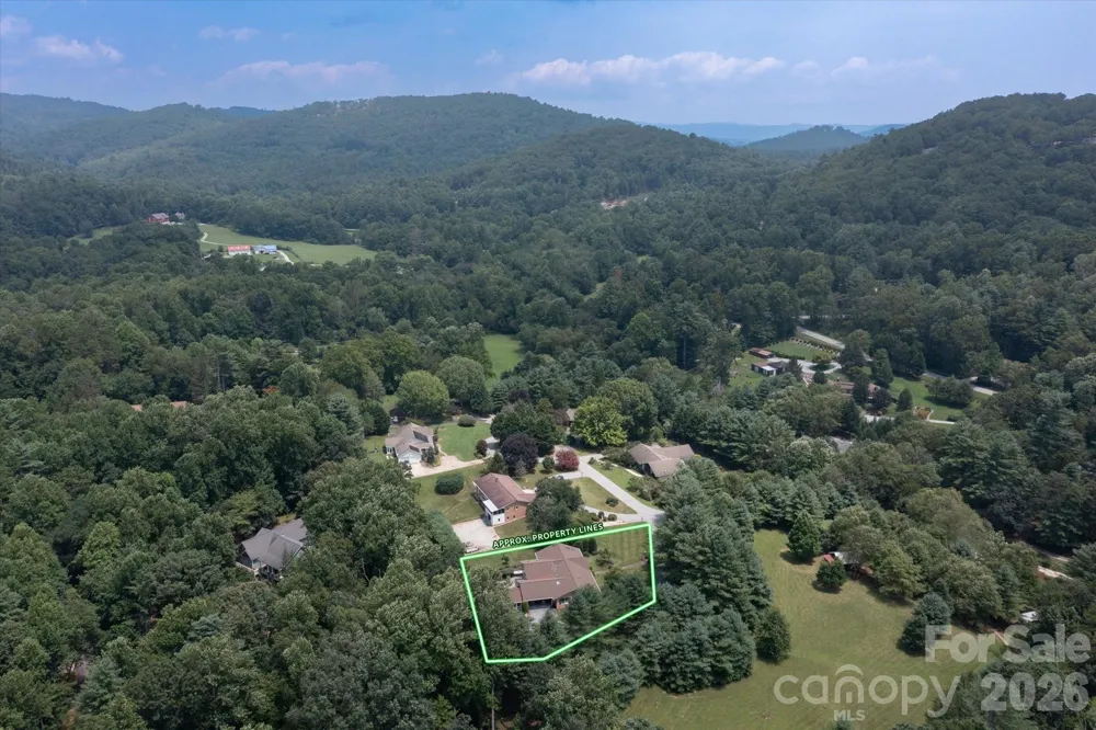 12 Highlander Lane Hendersonville, NC 28792