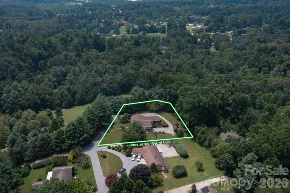 12 Highlander Lane Hendersonville, NC 28792