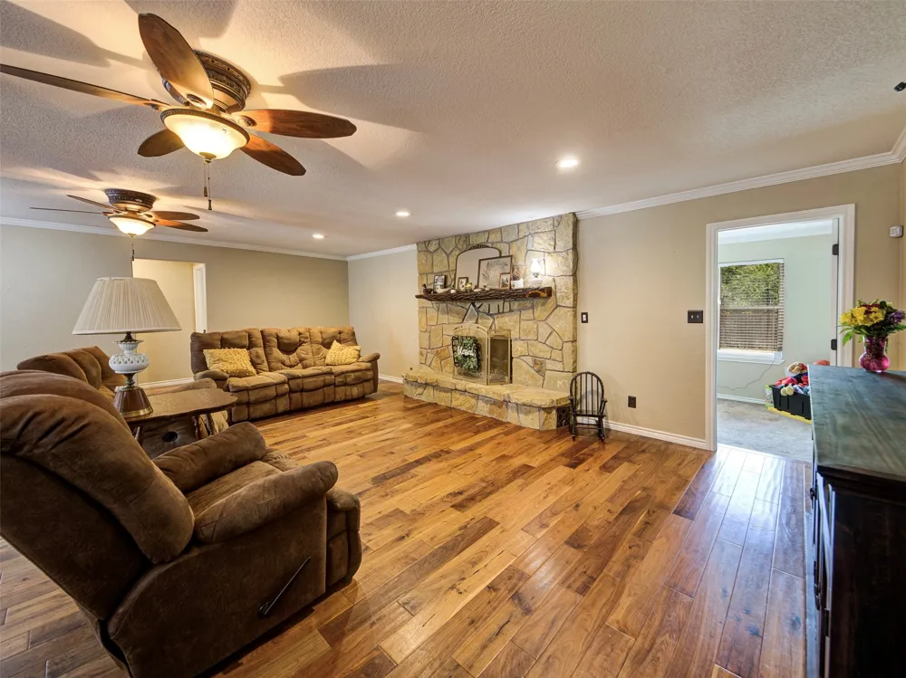 405 Wickham Street Alvord, TX 76225