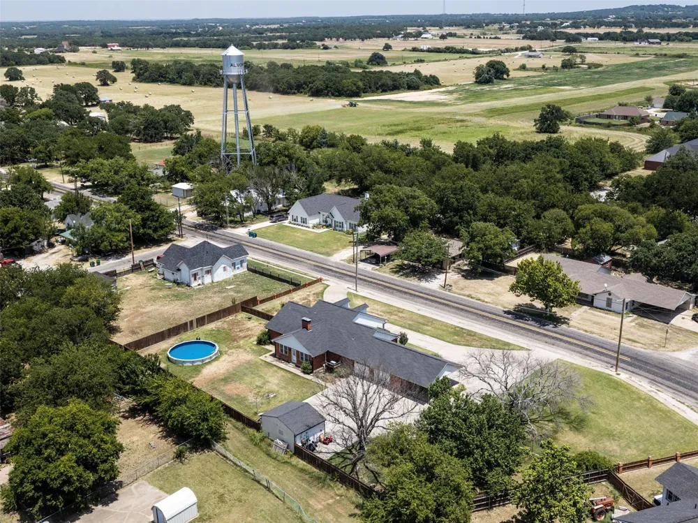 405 Wickham Street Alvord, TX 76225
