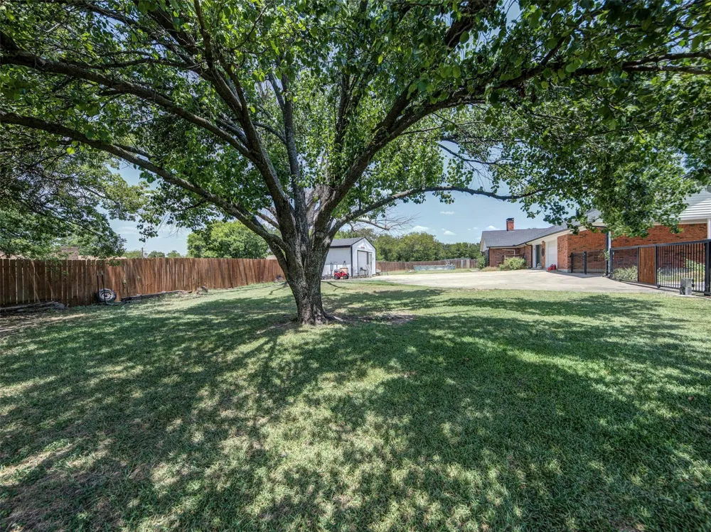 405 Wickham Street Alvord, TX 76225