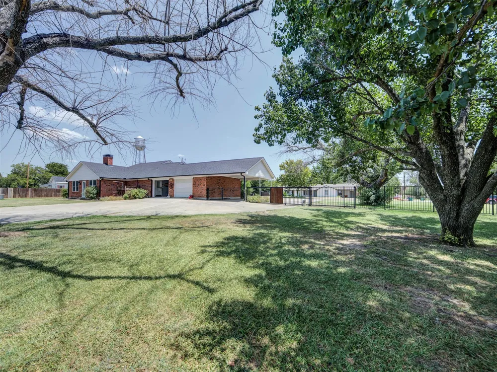 405 Wickham Street Alvord, TX 76225