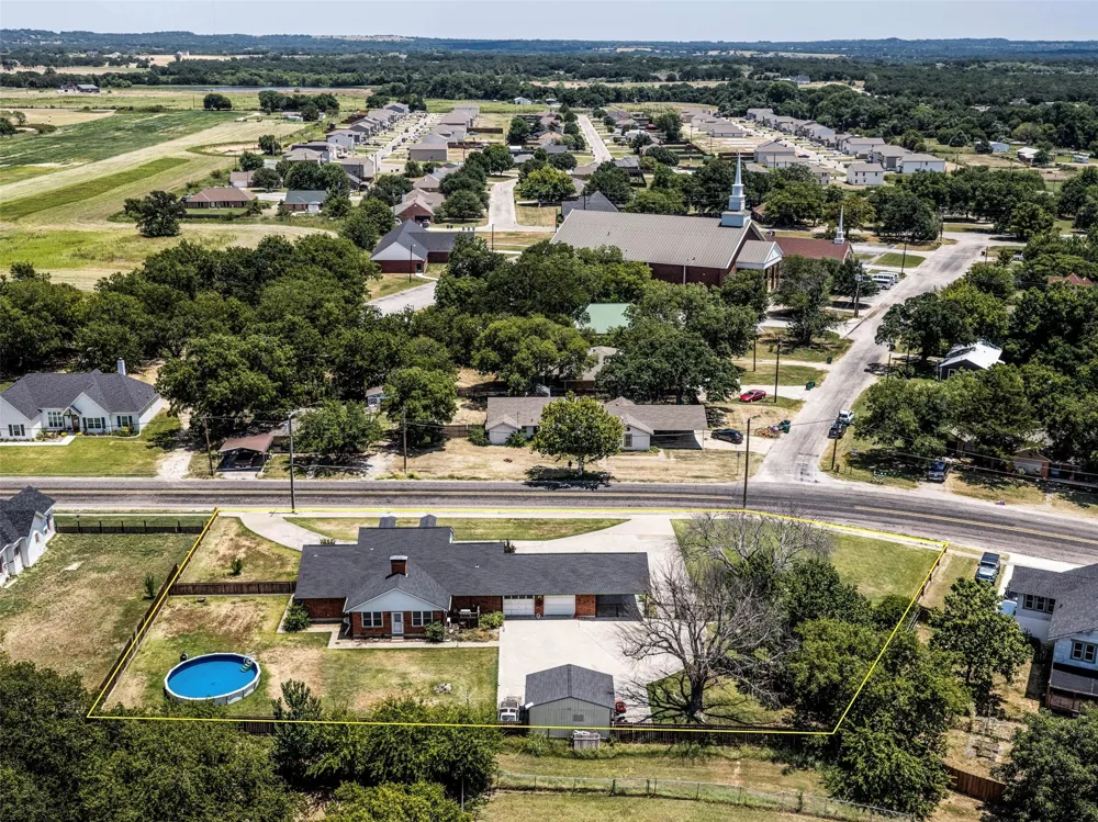 405 Wickham Street Alvord, TX 76225
