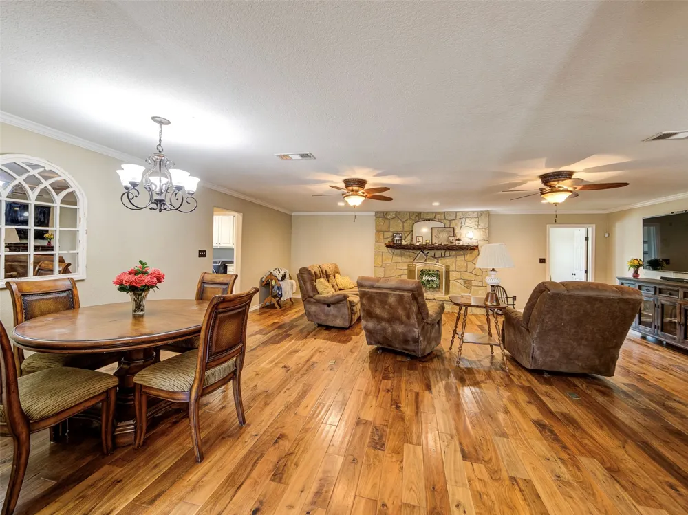 405 Wickham Street Alvord, TX 76225