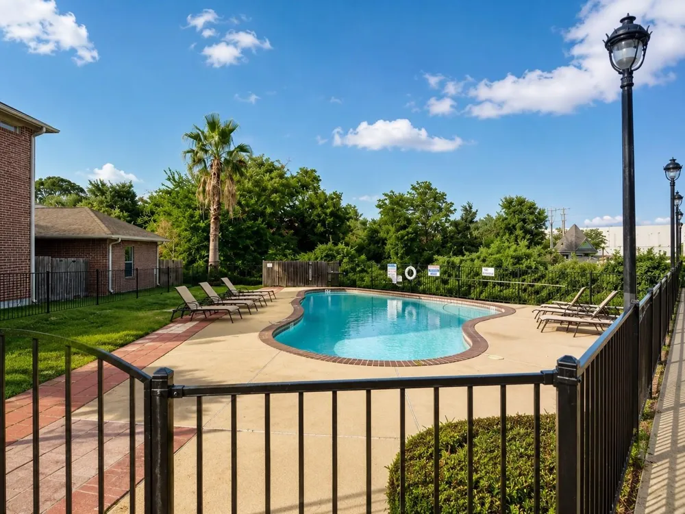 107 Forest Drive College Station, TX 77840