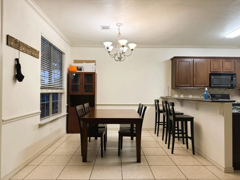 107 Forest Drive College Station, TX 77840