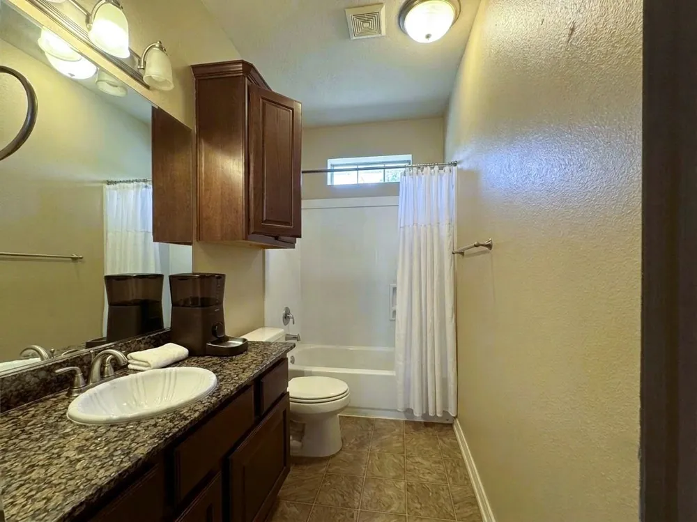107 Forest Drive College Station, TX 77840