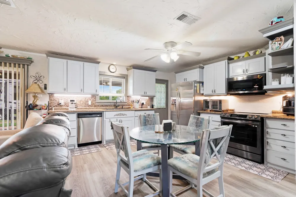 1723 FARM ROAD 2121 Paris, TX 75462