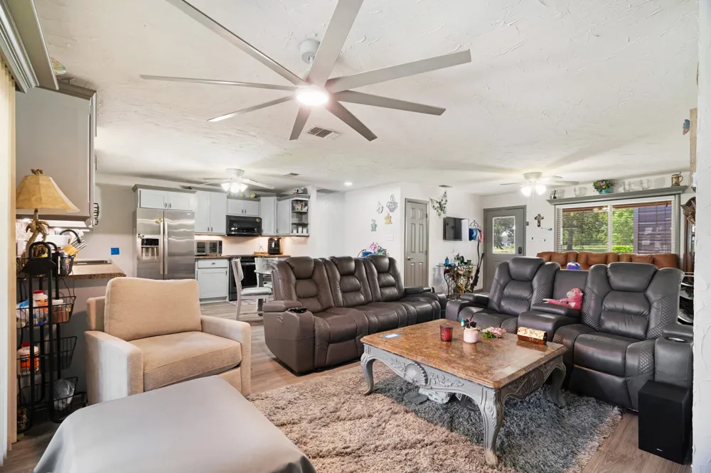 1723 FARM ROAD 2121 Paris, TX 75462
