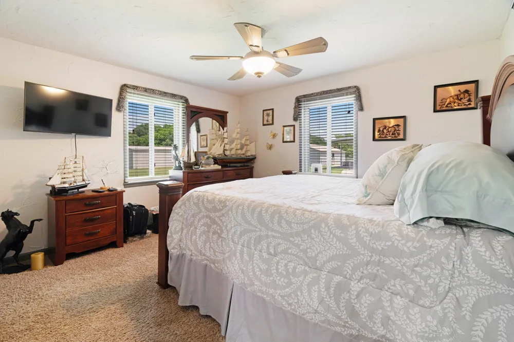 1723 FARM ROAD 2121 Paris, TX 75462