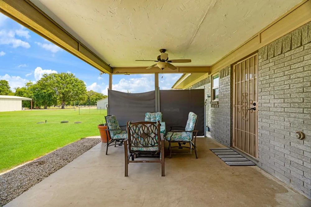 1723 FARM ROAD 2121 Paris, TX 75462