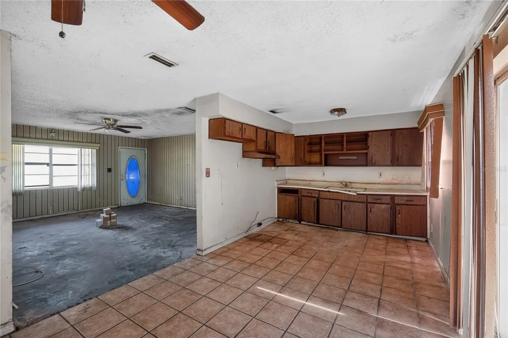 1229 EL CAMINO ROAD Lakeland, FL 33805