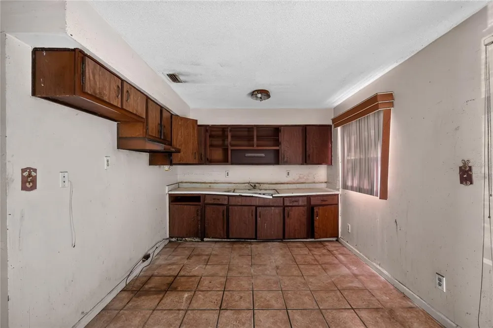 1229 EL CAMINO ROAD Lakeland, FL 33805
