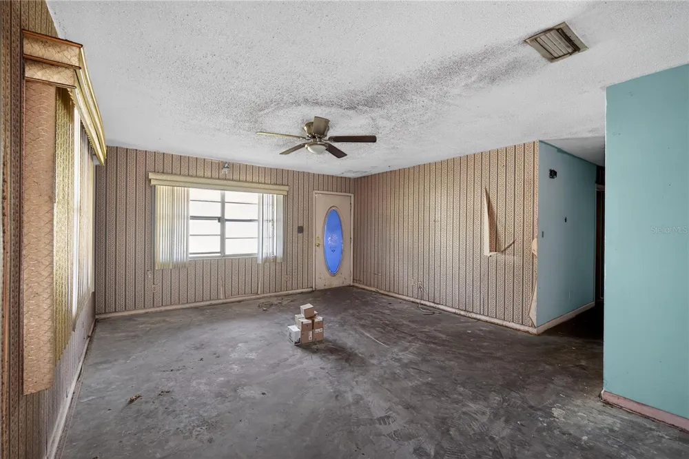 1229 EL CAMINO ROAD Lakeland, FL 33805
