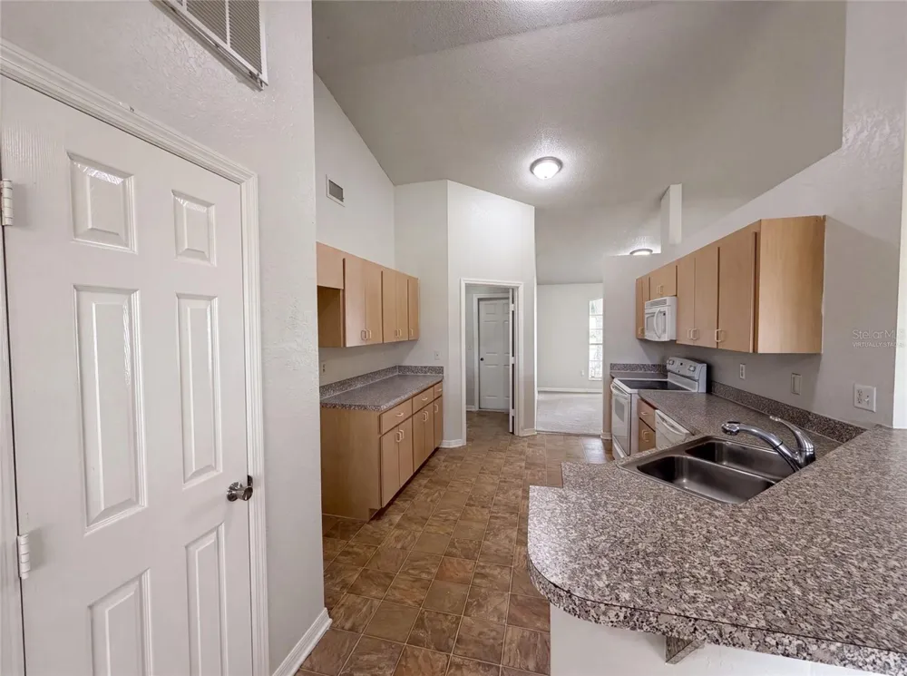 1038 HIGHLAND CREST CIRCLE Lake Wales, FL 33853