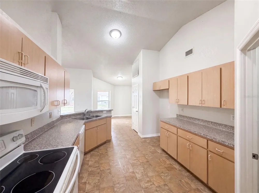 1038 HIGHLAND CREST CIRCLE Lake Wales, FL 33853