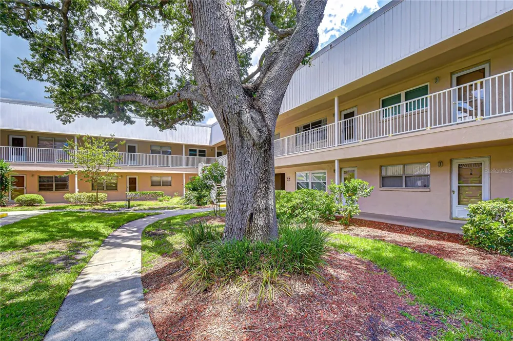 10037 62ND TERRACE #5 St Petersburg, FL 33708