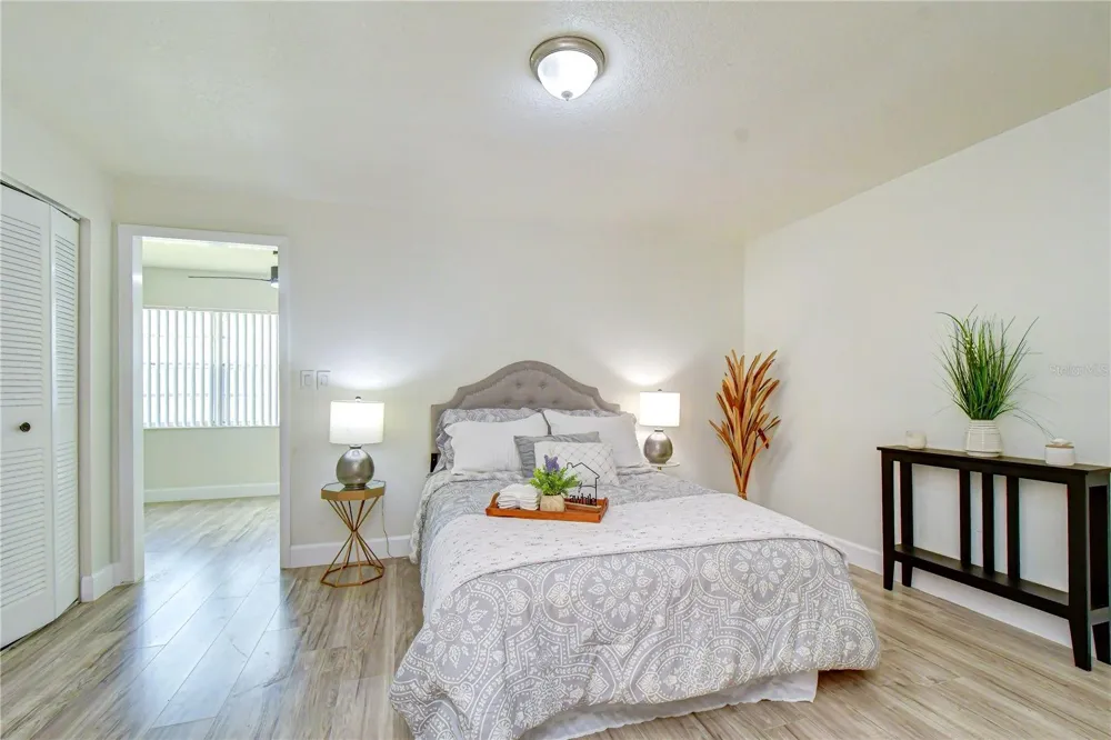 10037 62ND TERRACE #5 St Petersburg, FL 33708