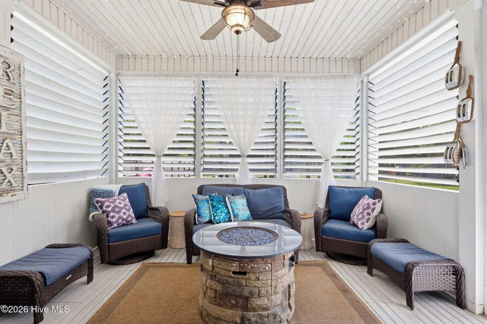 402 Canoe Lane Swansboro, NC 28584