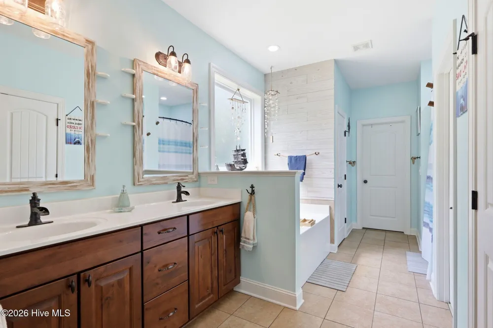 402 Canoe Lane Swansboro, NC 28584