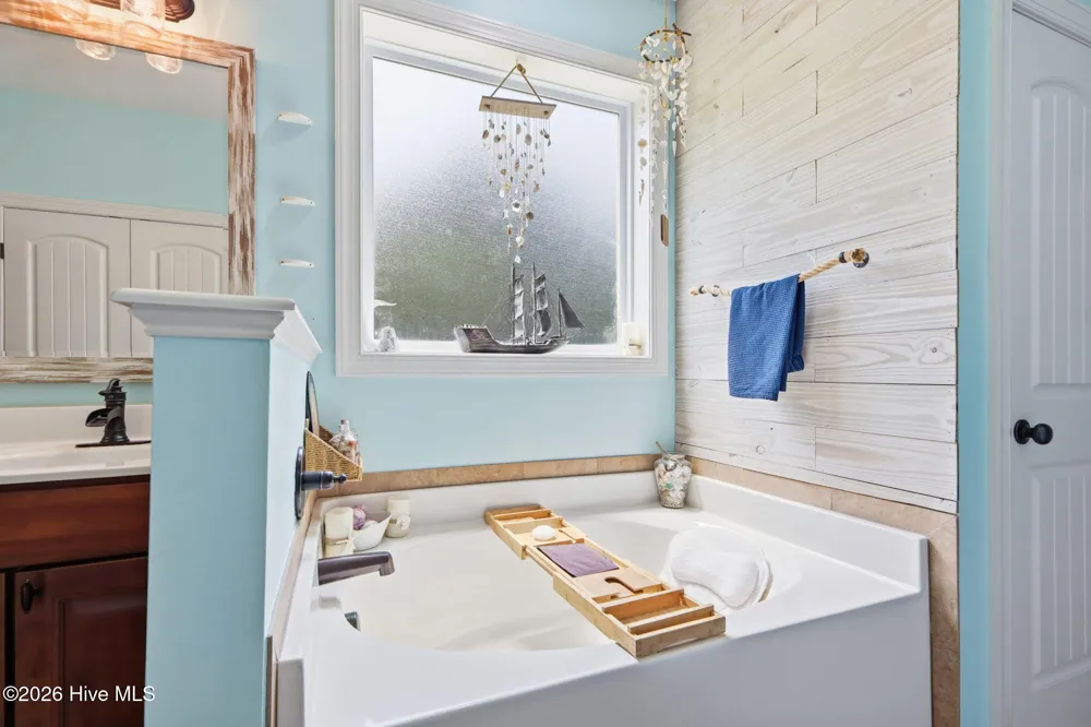 402 Canoe Lane Swansboro, NC 28584