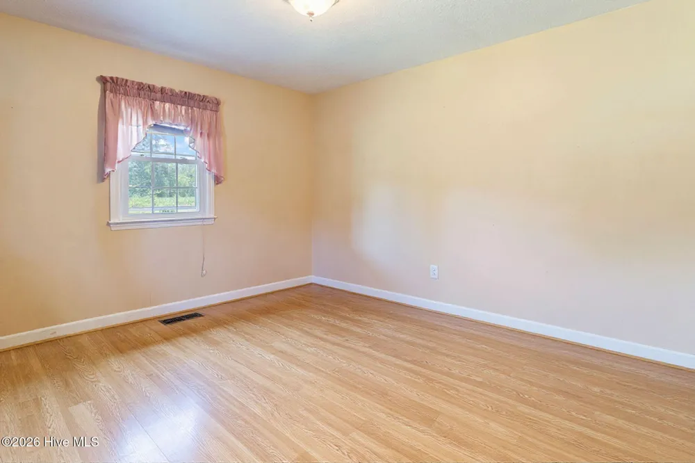593 Singletary Mill Pond Road Bladenboro, NC 28320