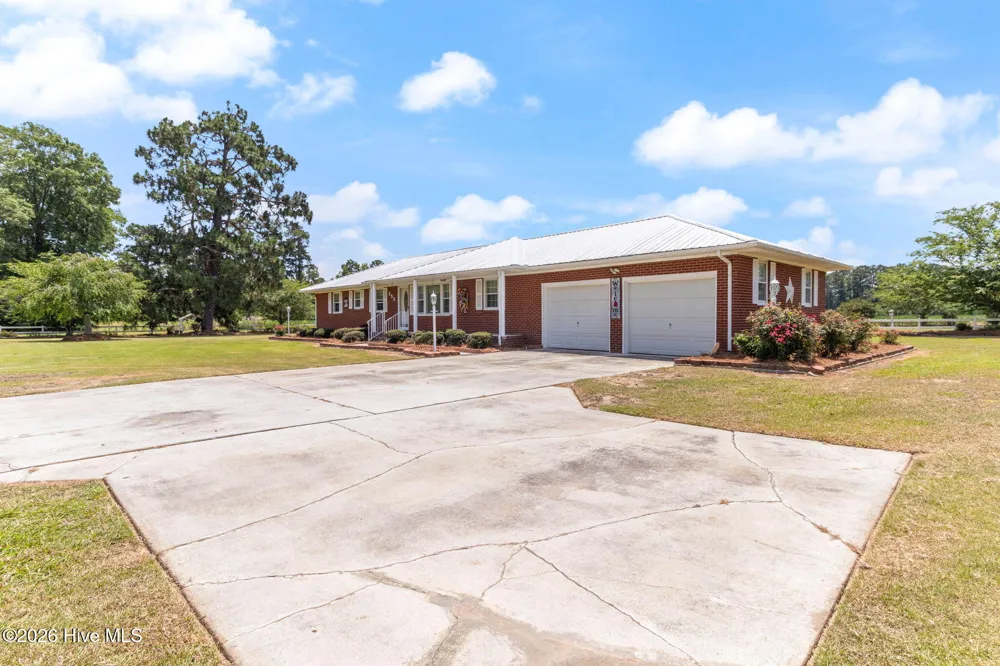 593 Singletary Mill Pond Road Bladenboro, NC 28320
