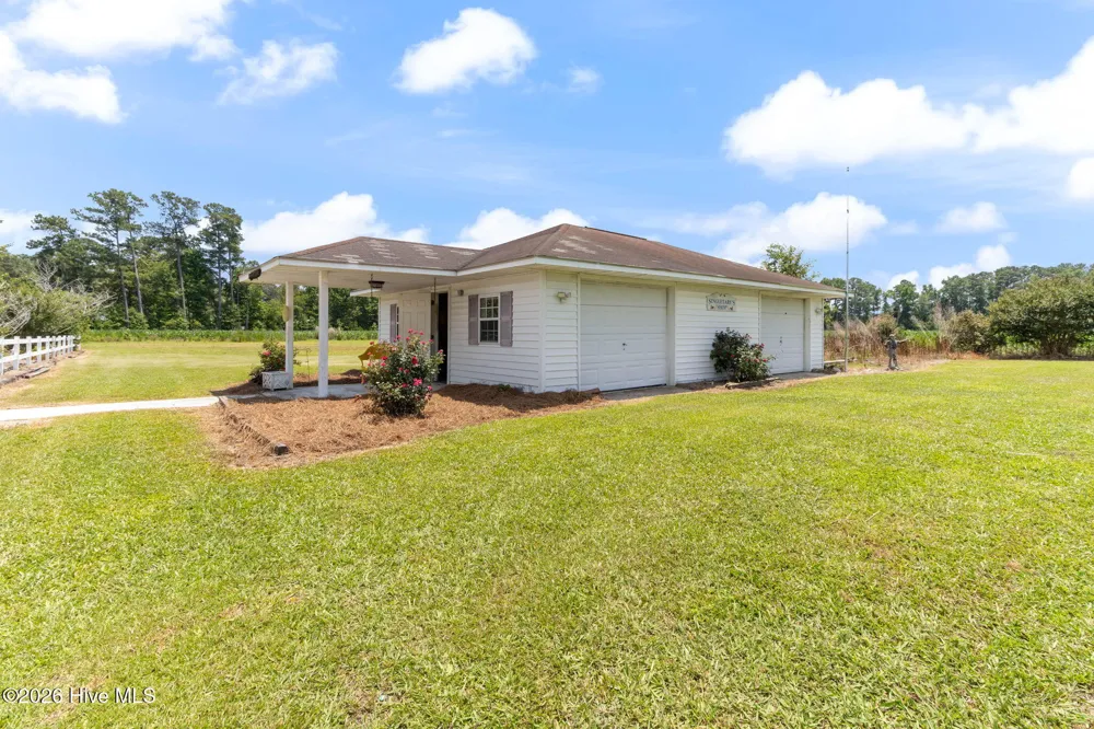 593 Singletary Mill Pond Road Bladenboro, NC 28320