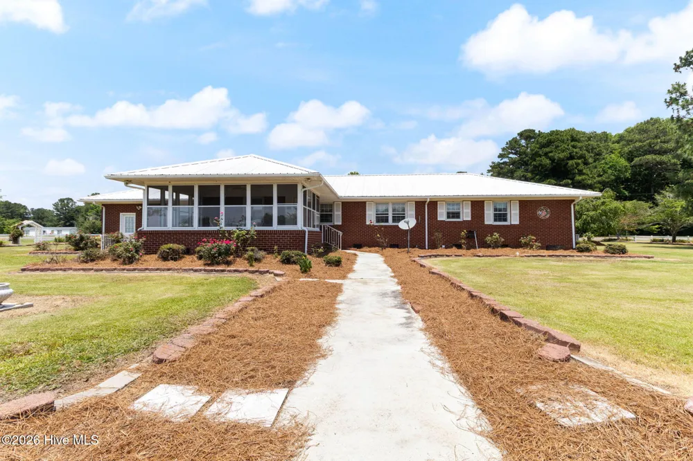 593 Singletary Mill Pond Road Bladenboro, NC 28320