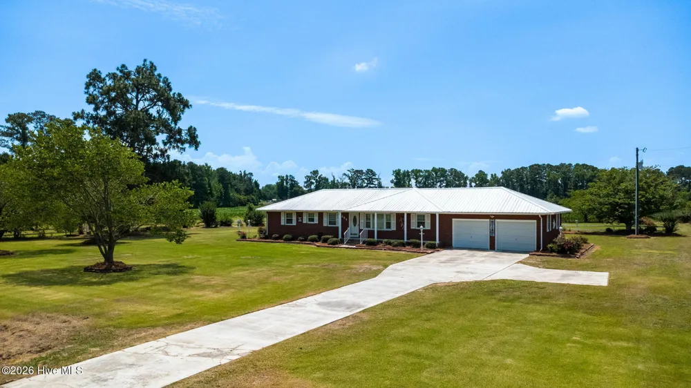 593 Singletary Mill Pond Road Bladenboro, NC 28320