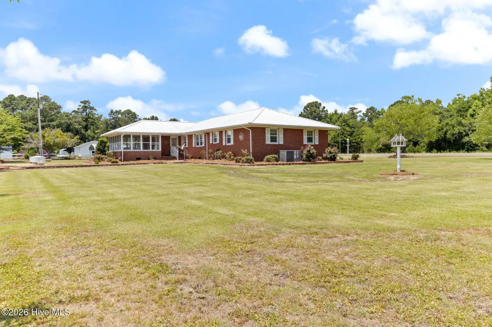 593 Singletary Mill Pond Road Bladenboro, NC 28320