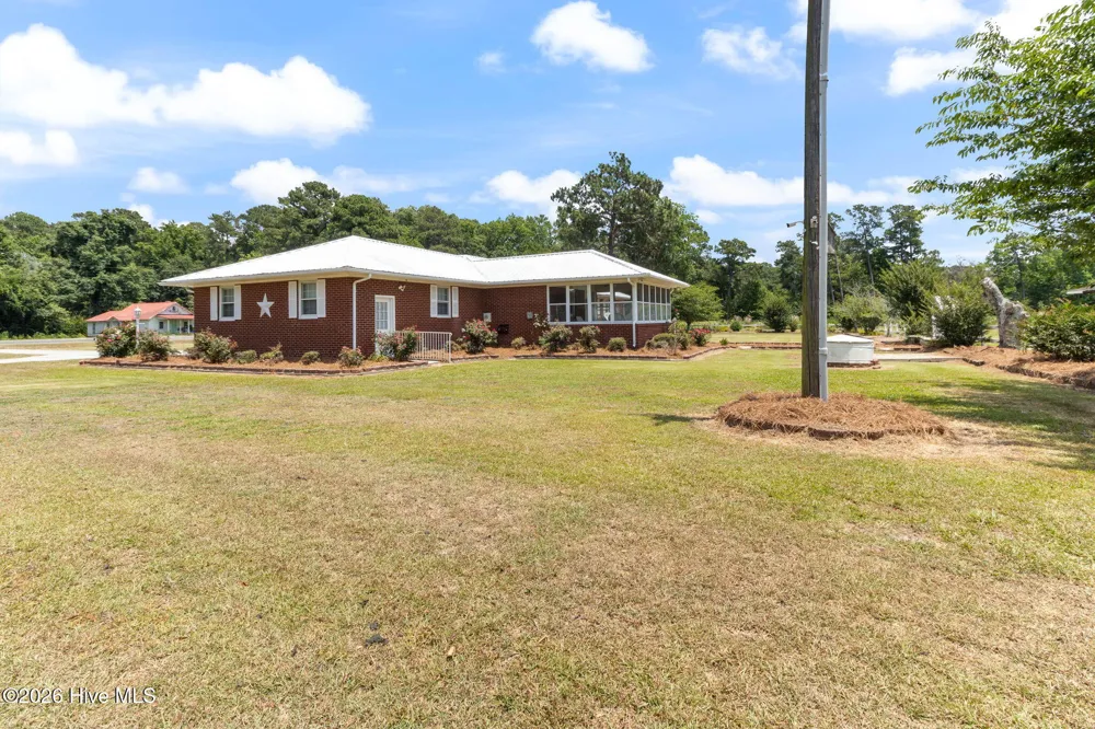 593 Singletary Mill Pond Road Bladenboro, NC 28320
