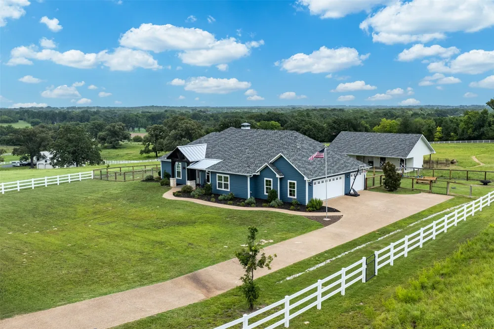6870 Shore Crest Way Athens, TX 75752