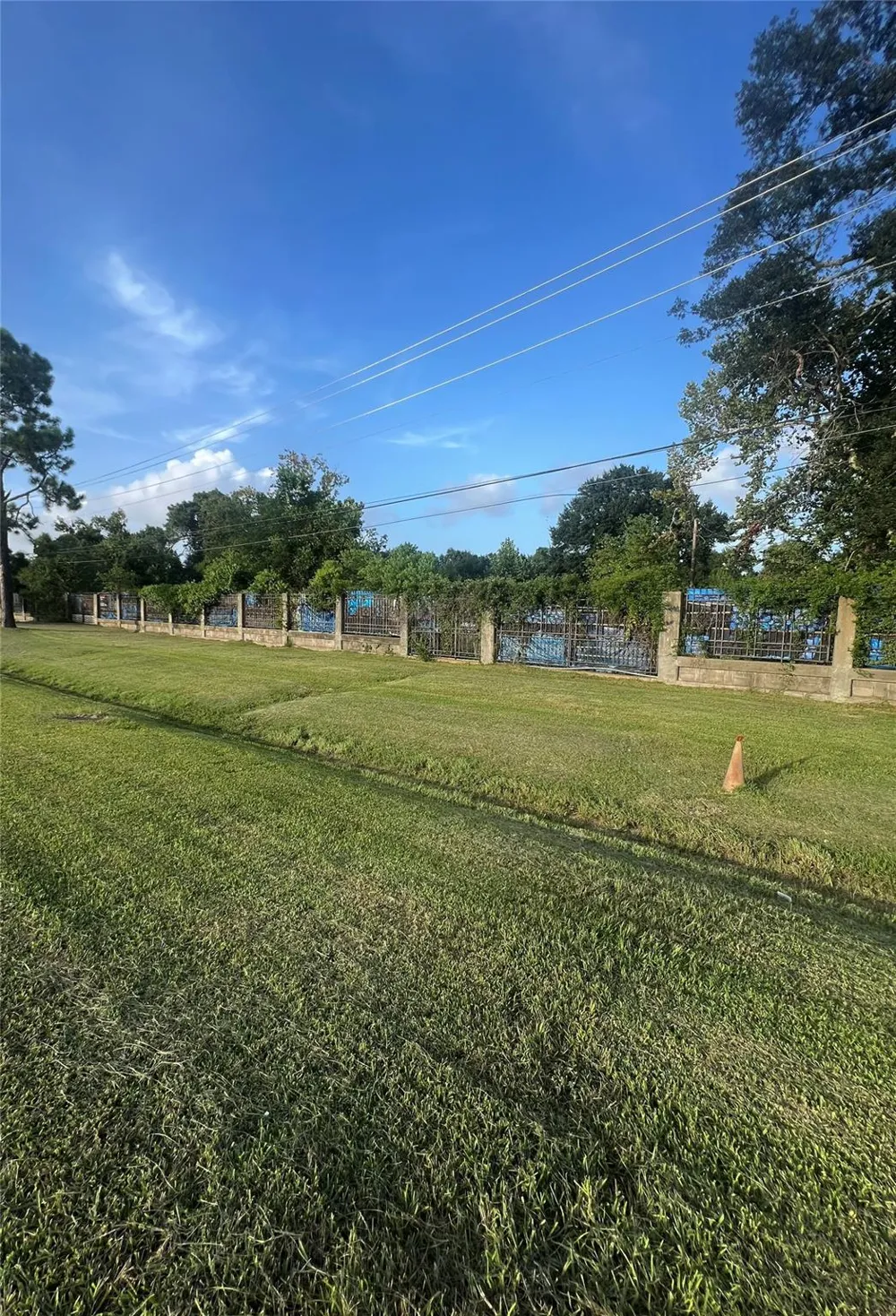 2005 S Highway 288b Angleton, TX 77515