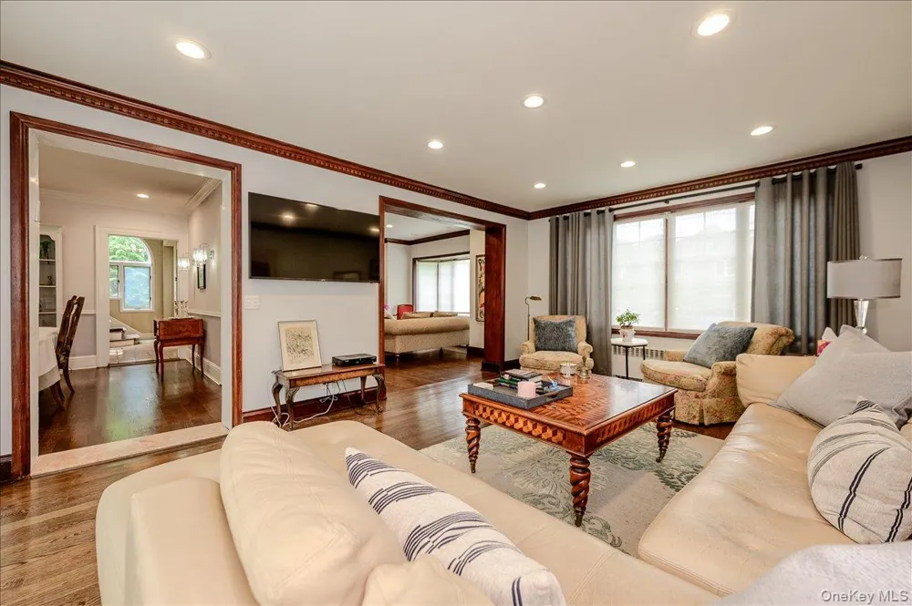 119 Pine Street Woodmere, NY 11598