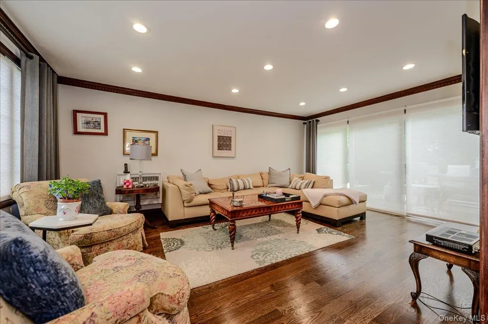 119 Pine Street Woodmere, NY 11598
