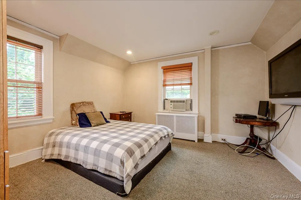 119 Pine Street Woodmere, NY 11598